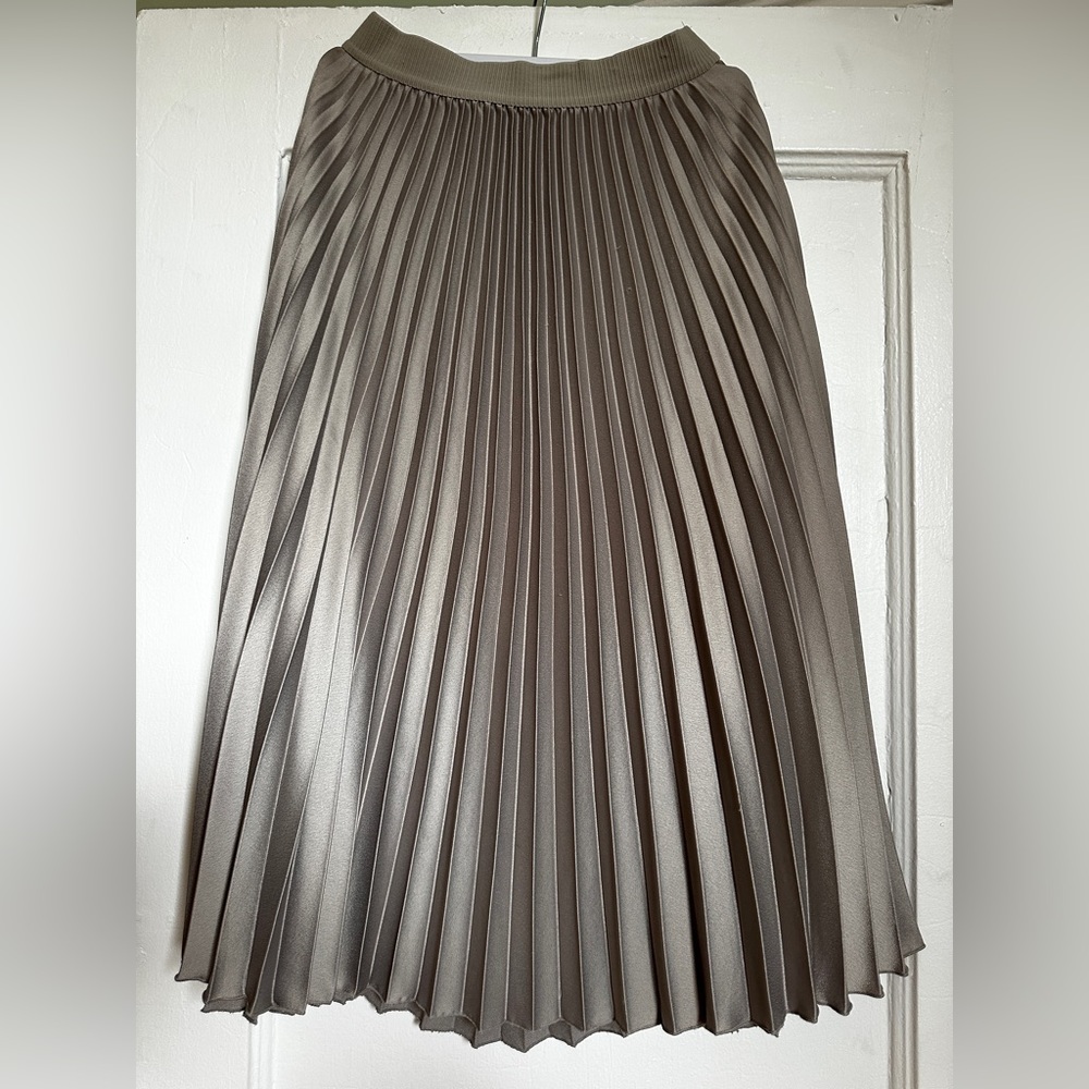 H&M skirt, good condition, size 6